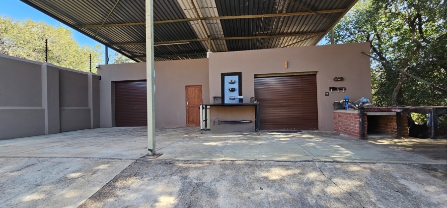 6 Bedroom Property for Sale in Hartbeesfontein North West